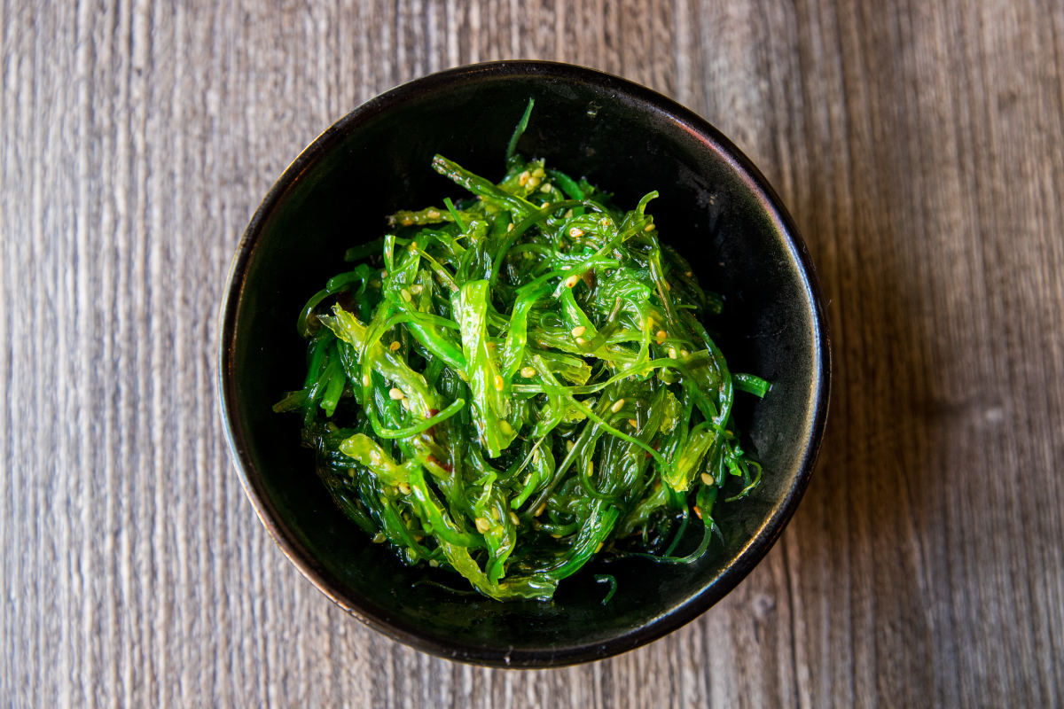 green salad with sesame